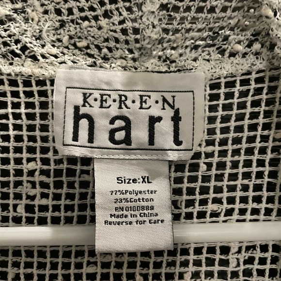 Two XL sleeveless vests. One cream lace and one black. - Picture 3 of 4